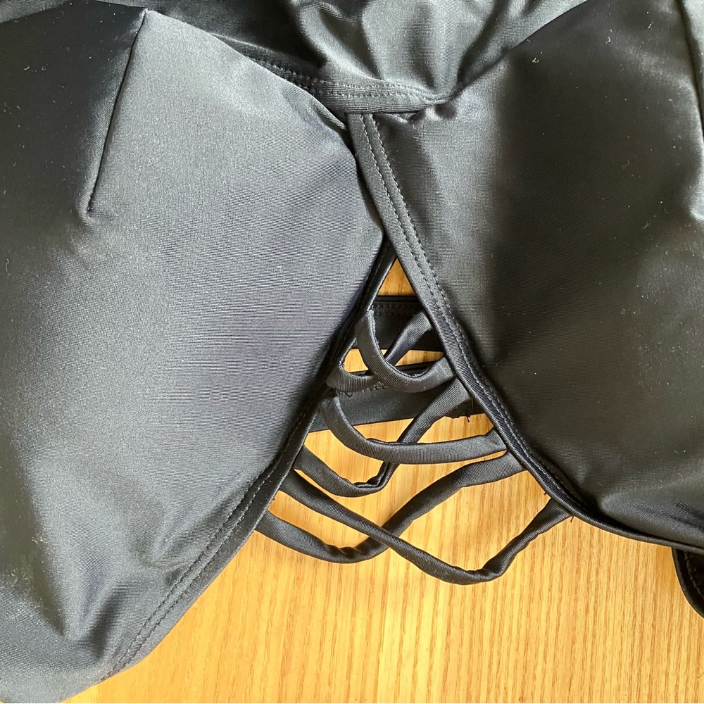 Torrid Size 2 Wireless Black Triangle Bikini Top NWT Adjustable Straps - Picture 6 of 6